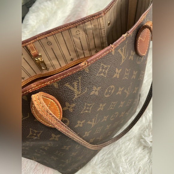 Louis Vuitton MM Neverfull - Picture 12 of 15